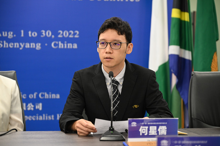 辽宁千亿国际医学院公共卫生学院院长何星儒作为授课教师代表发言_副本.jpg